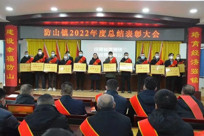 辰宏集團(tuán)下屬山東涵基建筑有限公司和山東裕鑫重工股份有限公司共同榮獲“2022年十大功勛企業(yè)