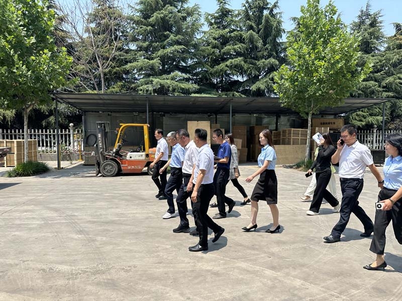 歡迎崔市長、工信局張局長蒞臨辰宏醫(yī)療集團(tuán)指導(dǎo)工作